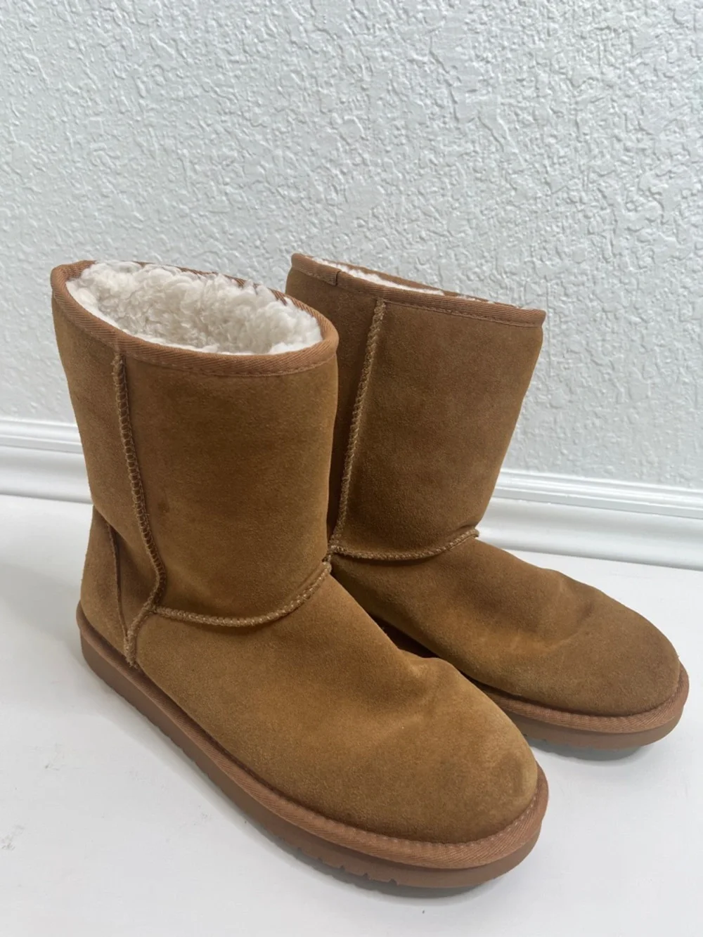 UGG Koola Short Sheepskin Boots Sz 9
